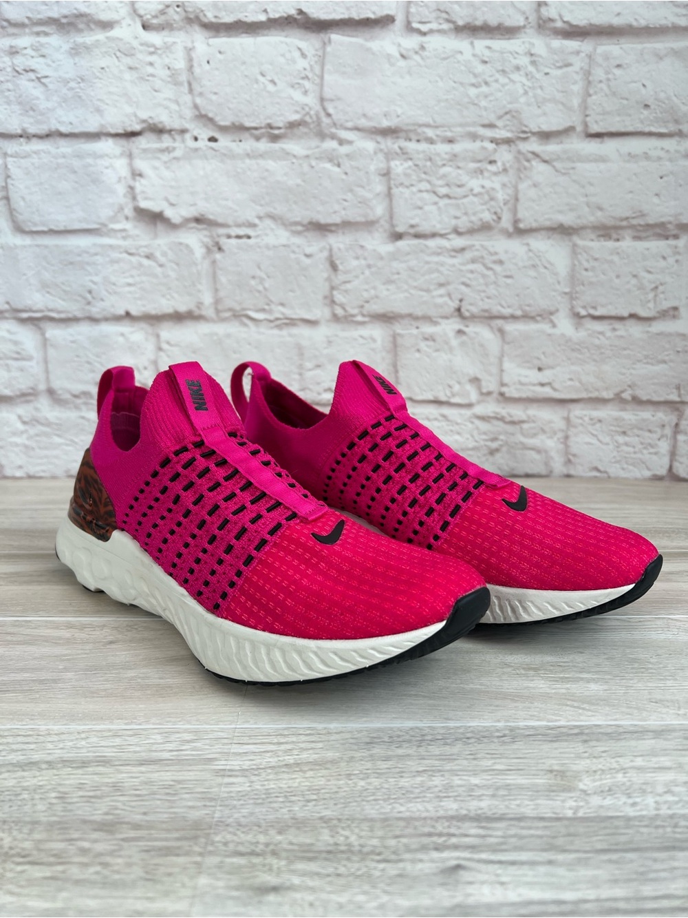 Nike React Phantom Run Flyknit 2 Pink Prime Zebra Size 9